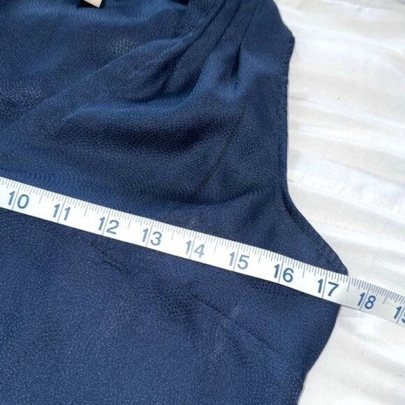 Banana Republic Womens Navy Sleeveless V-Neck Blouse S 100% Polyester - Picture 5 of 8